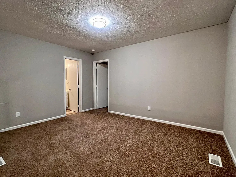 125 Parkway Dr — Photo 5