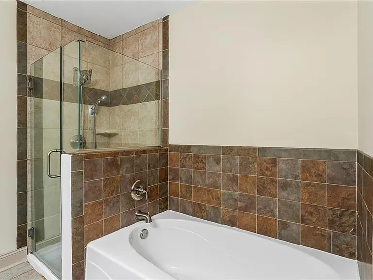 708 Madison Ln SE — Photo 21
