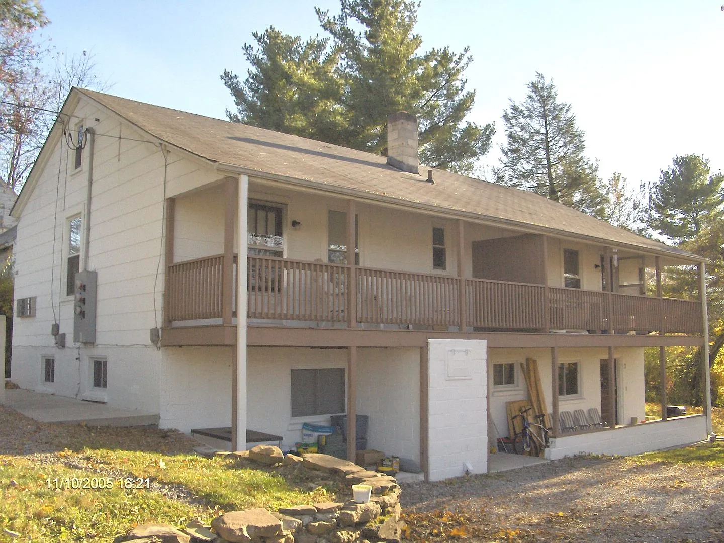1 Bedroom 1 Bath Duplex — Photo 1
