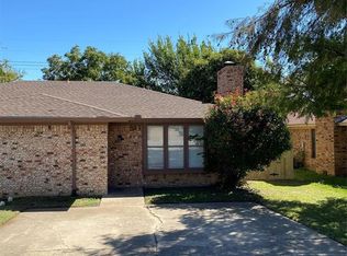 414 NW 23rd St, Grand Prairie, TX 75050