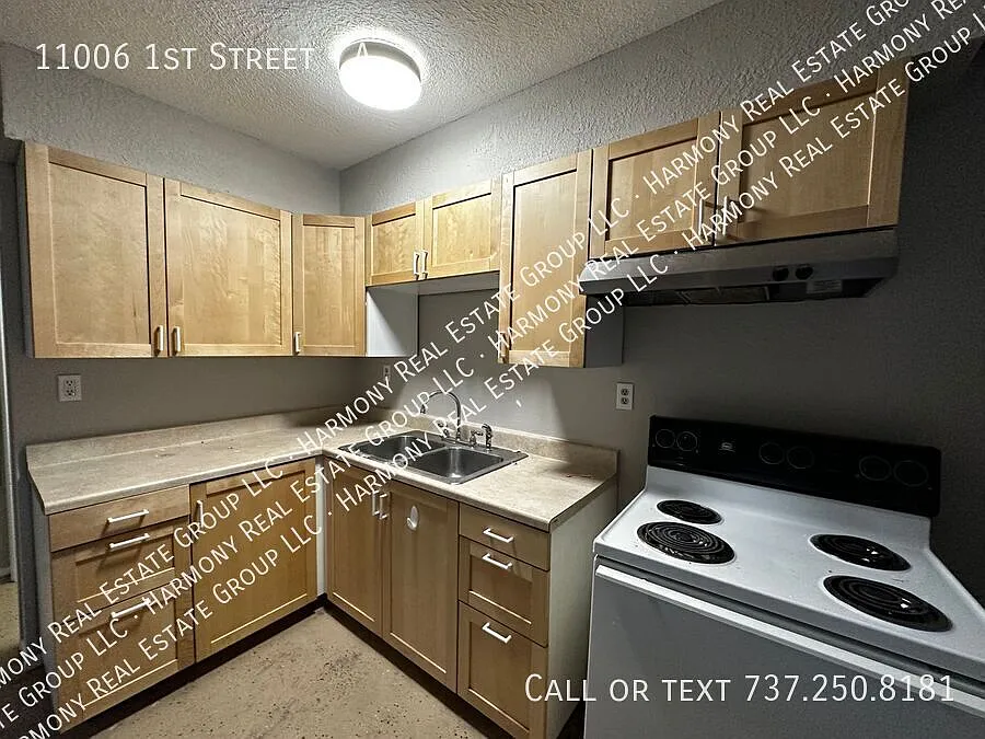 $500 off first month's rent with 18 month lease! Must move in by August 30th. — Photo 3