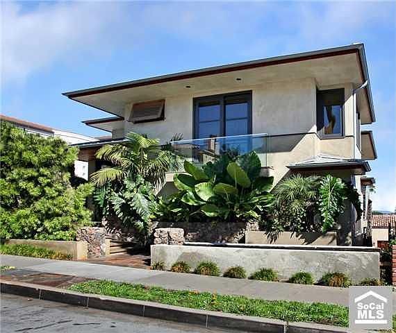 1st image of 220 Poppy Ave