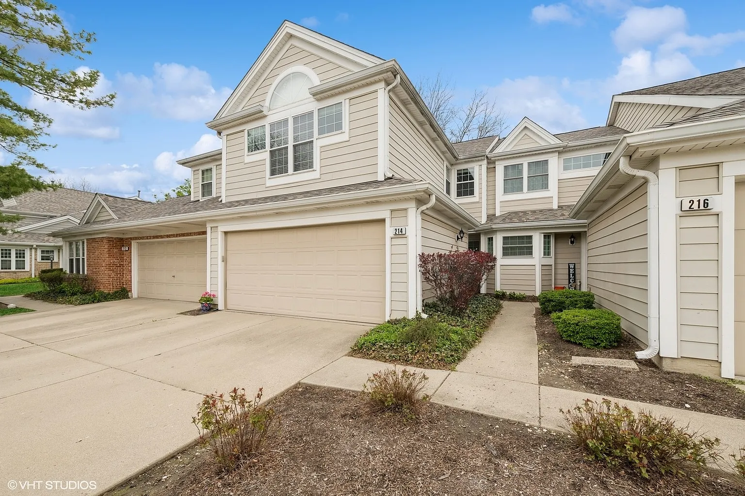 214 Woodstone Dr photo 1