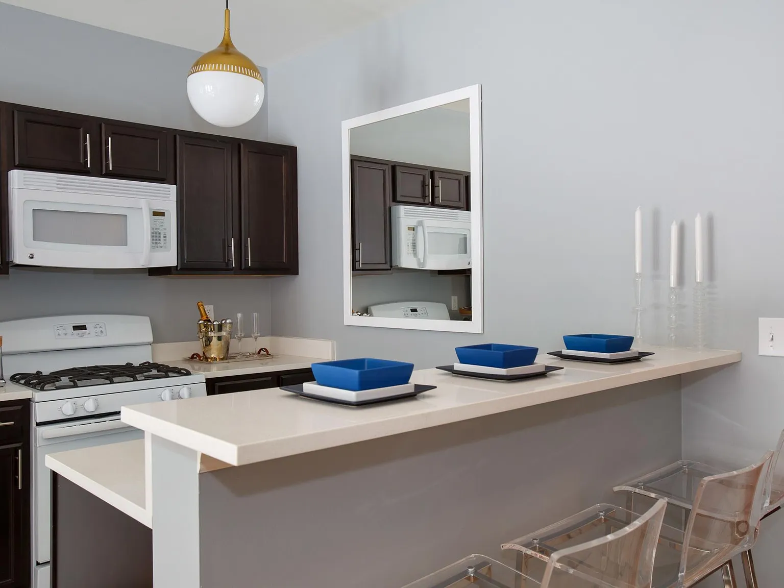 25 Senate Place — Photo 1