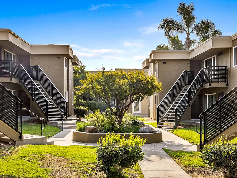 Alderwood / Naples Apartments — Photo 8