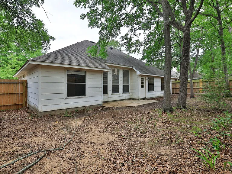 909 Katie Ln — Photo 37