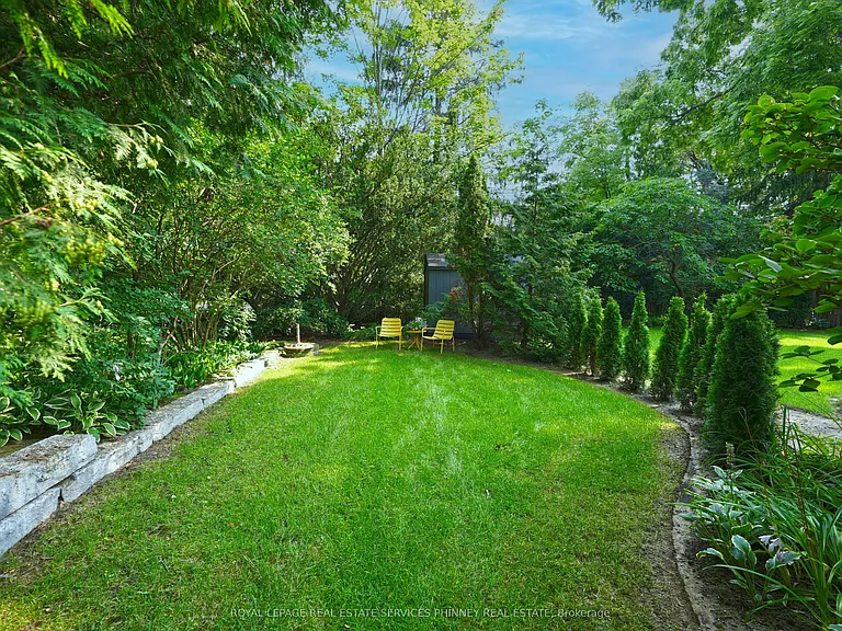 1413 Queen Victoria Ave — Photo 22