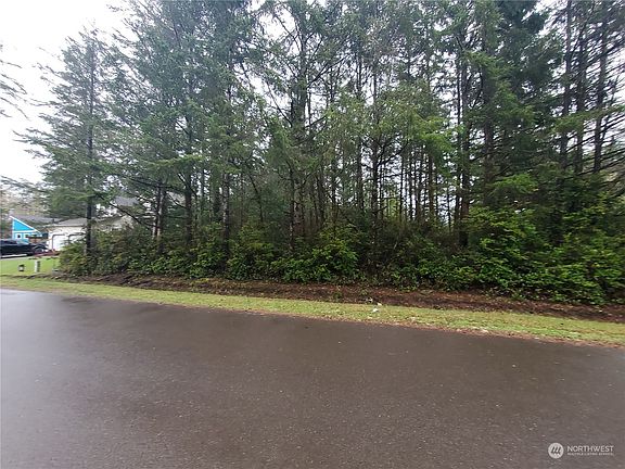 4th image of 610 Sunset Avenue NE