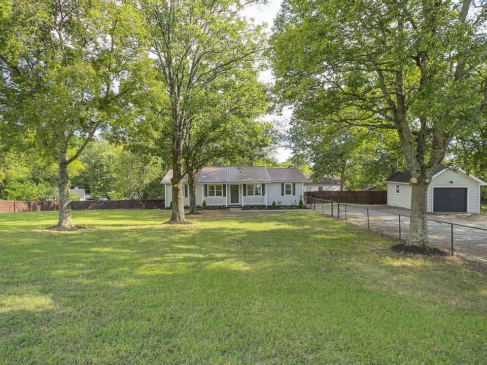 1st image of 218 Hart Ln