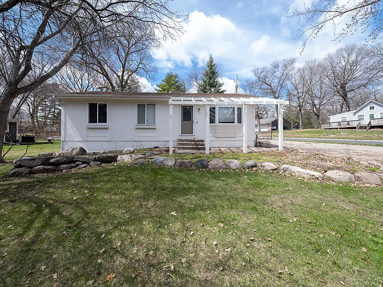 5900 Ridgewood Rd — Photo 1