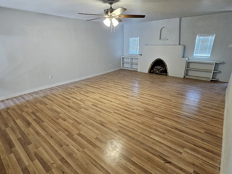 241 Estancia Dr NW #B — Photo 5