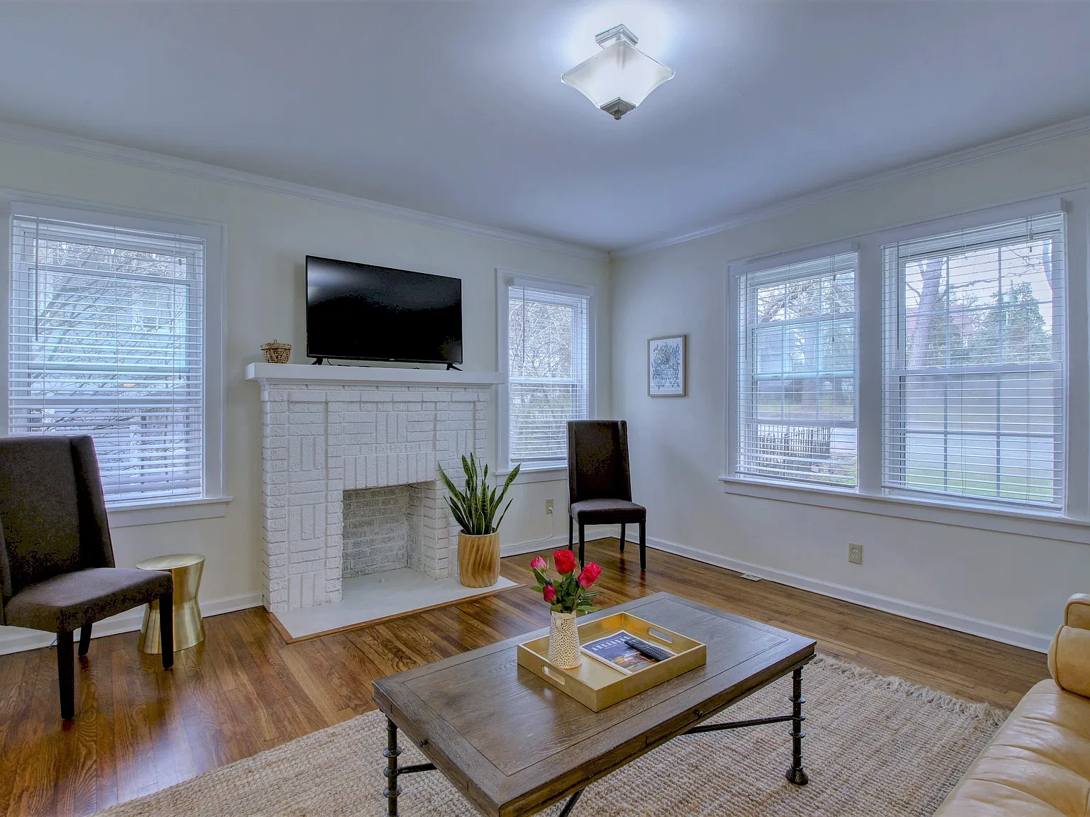 1 bed, 900 sqft, $1,300 — Photo 3
