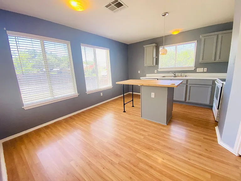 2501 Willow Way — Photo 10