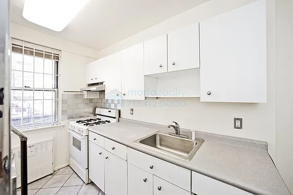 Sold by Moda Realty | media 5