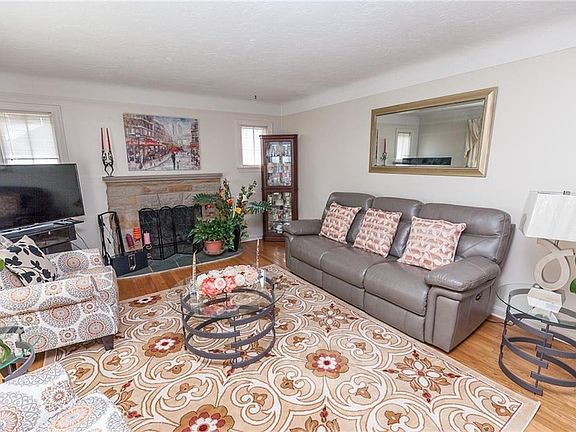4th image of 661 Lincoln Blvd