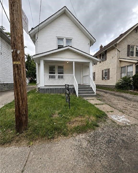 1st image of 802 Clay Dr