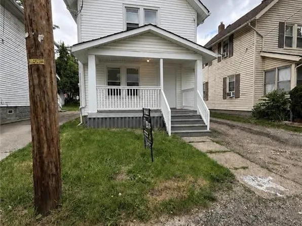 802 Clay Dr, Akron, OH 44311