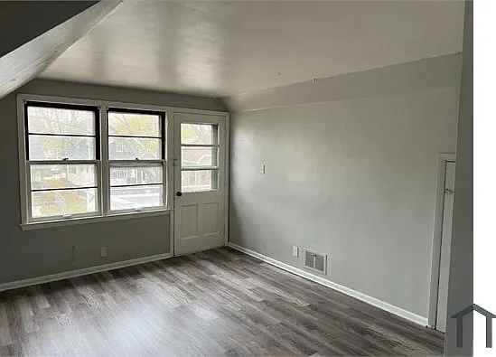 2 bed, $1,050 — Photo 1