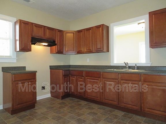 3rd image of 2568 Arlington Ave