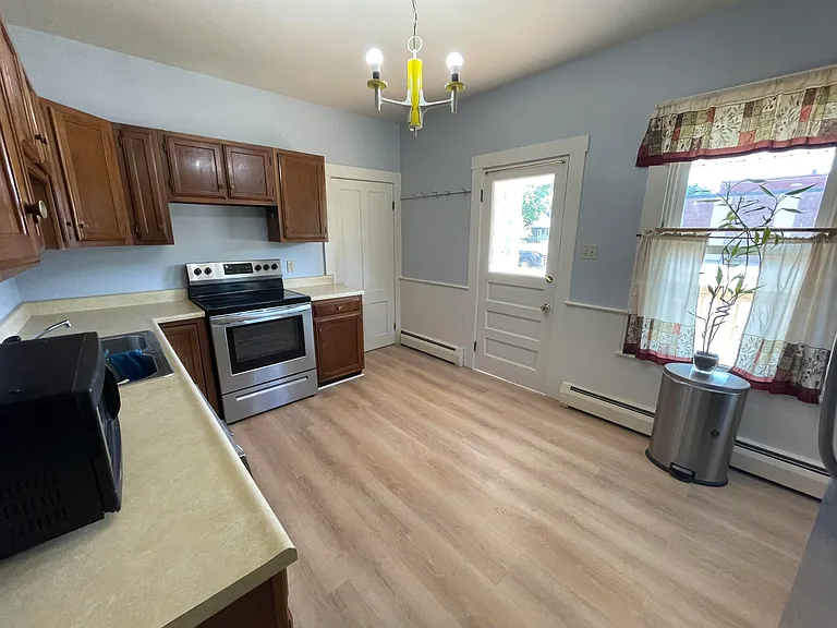 49 E Center St #1 — Photo 3