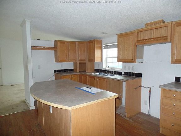 3rd image of 316 E 11th St