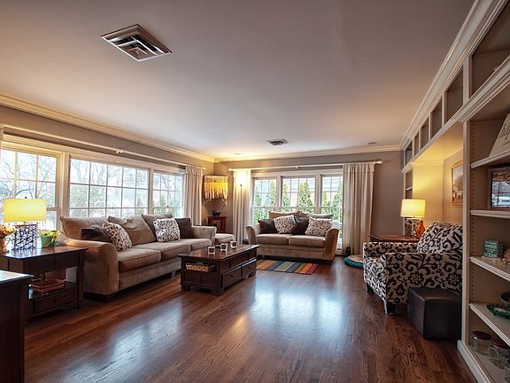 3rd image of 1514 Greenleaf Blvd