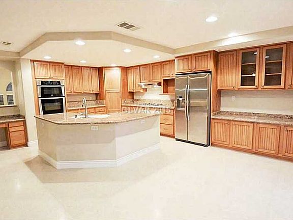 3rd image of 9 Oak Hollow Ct