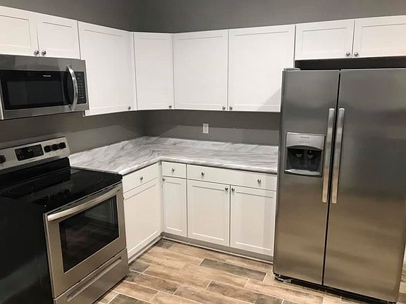4th image of 221 Lindsey St