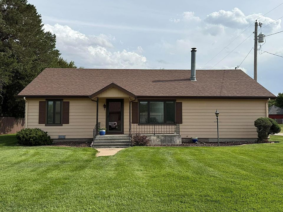 1st image of 207 E Avenue B