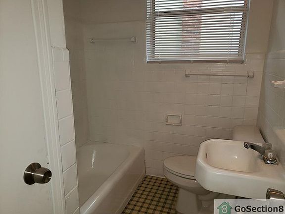 5th image of 1522 W 25th St