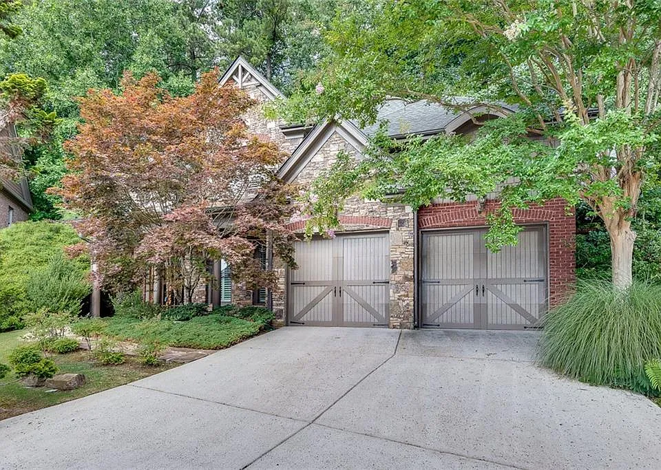 240 Lullwater Ct