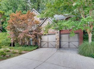 240 Lullwater Ct, Roswell, GA 30075