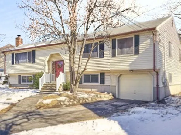 21 Leonard Rd, Framingham, MA 01701