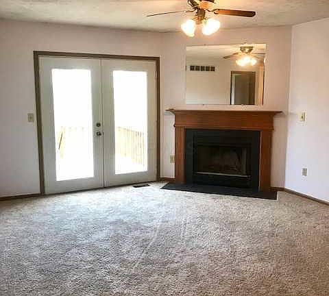 3rd image of 454 Courtland Ln