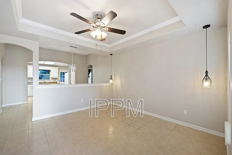 3 bed, 2.0 bath, 1218 sqft, $1,600 — Photo 2