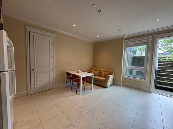 2989 E 52nd Ave, Vancouver, BC V5S 1T4