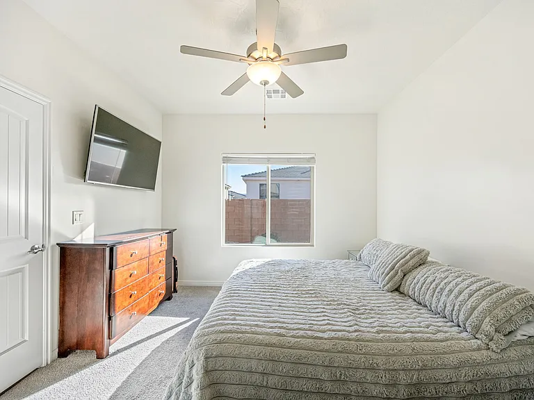1382 E White Desert Dr — Photo 6