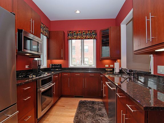 3rd image of 1738 W Diversey Pkwy APT 1