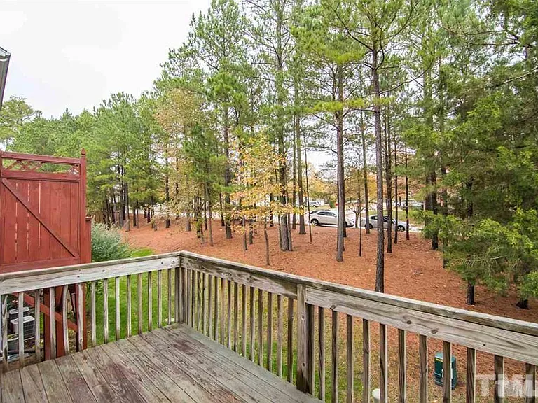 409 Coral Creek Ln — Photo 13