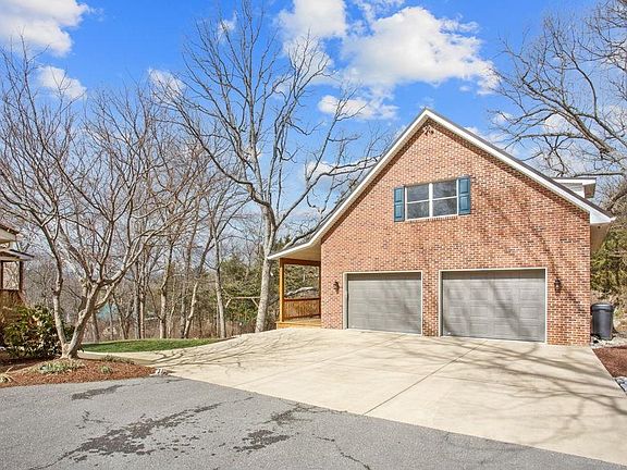 3rd image of 2600 Karawood Ln
