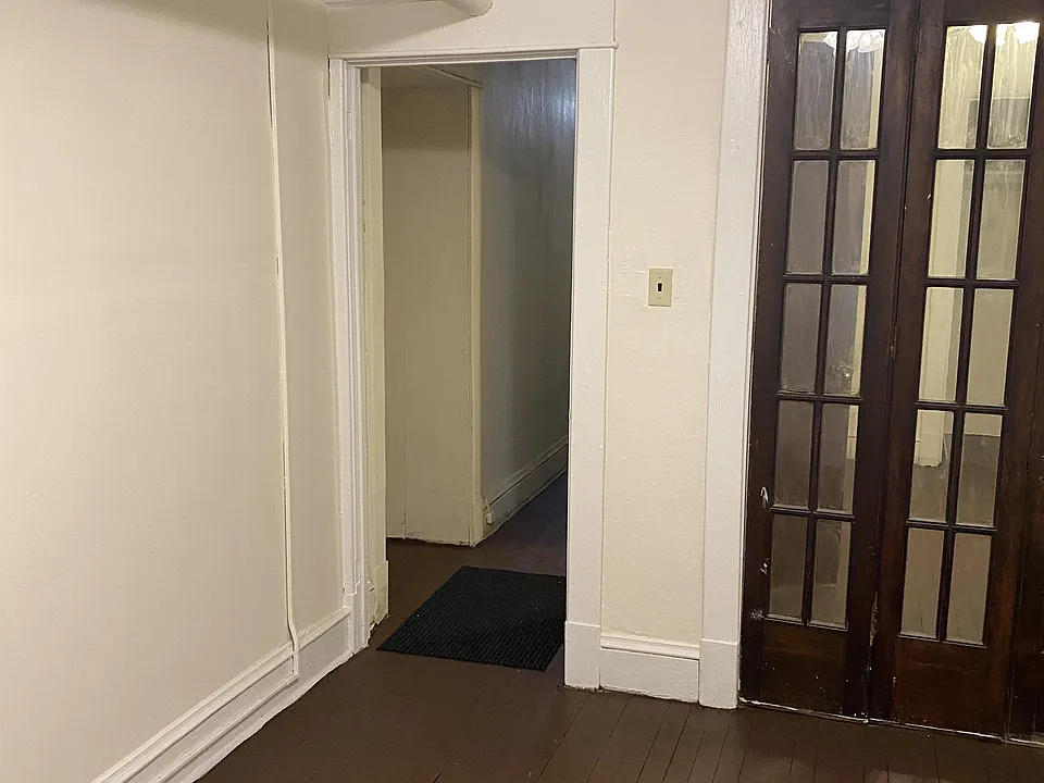 Living room to Hallway