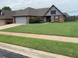 9713 E 110th Pl N, Owasso, OK 74055
