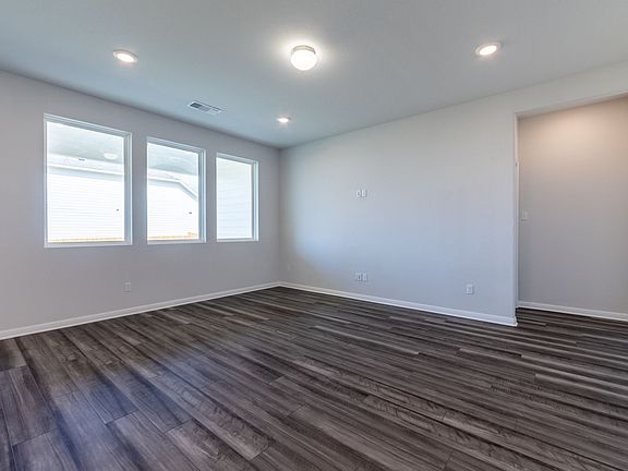 5th image of 17600 Shafer Dr