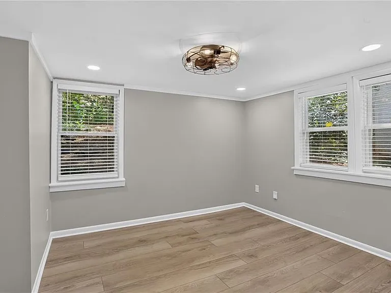 1220 Roxboro Dr NE — Photo 15
