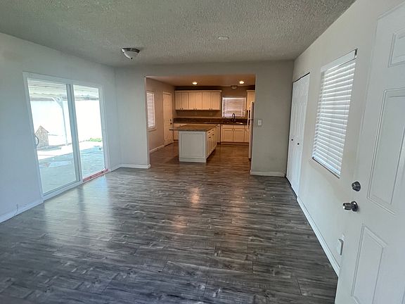 5th image of 704 N Sutter Ave