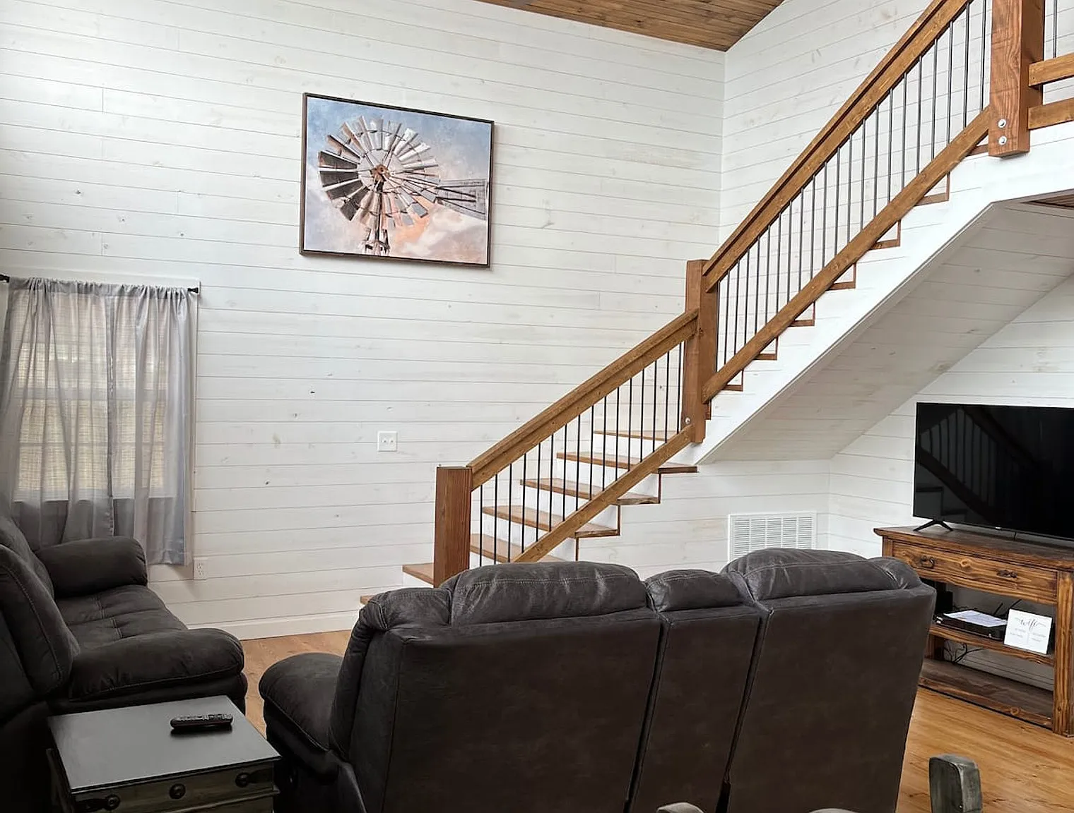 4 bed, 2.0 bath, 1345 sqft, $5,562 — Photo 4