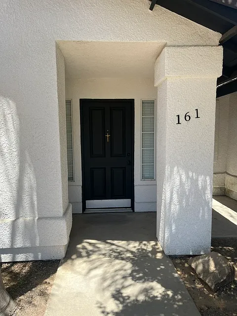 3 bed, 1570 sqft, $2,400 — Photo 2