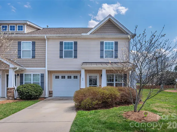 22 Barnett Shoals Dr, Weaverville, NC 28787