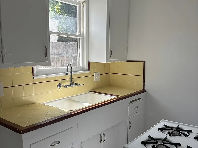 620 Temple Ave #B — Photo 9