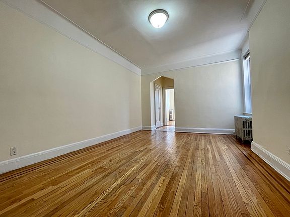 3rd image of 2106 33rd St APT D5